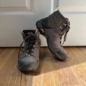 Ahnu Montara Women’s Hiking Boots Size 7.5
